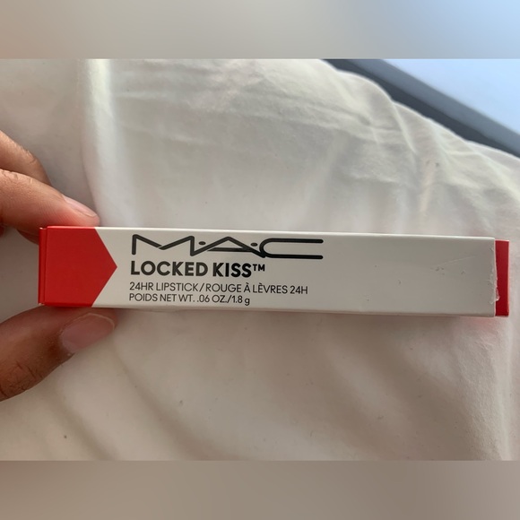 MAC “Gutsy” Locked Kiss lipstick - Picture 1 of 5